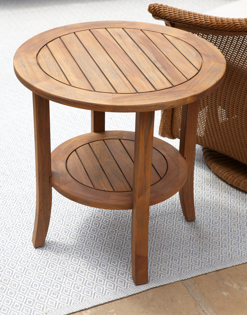 24” Round Tapered Leg End Table with Shelf